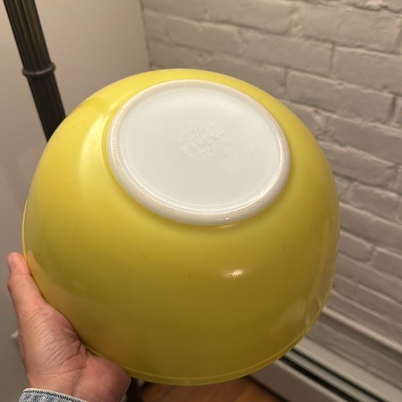 Vintage Pyrex 404 Primary bowl - Picture 2 of 3